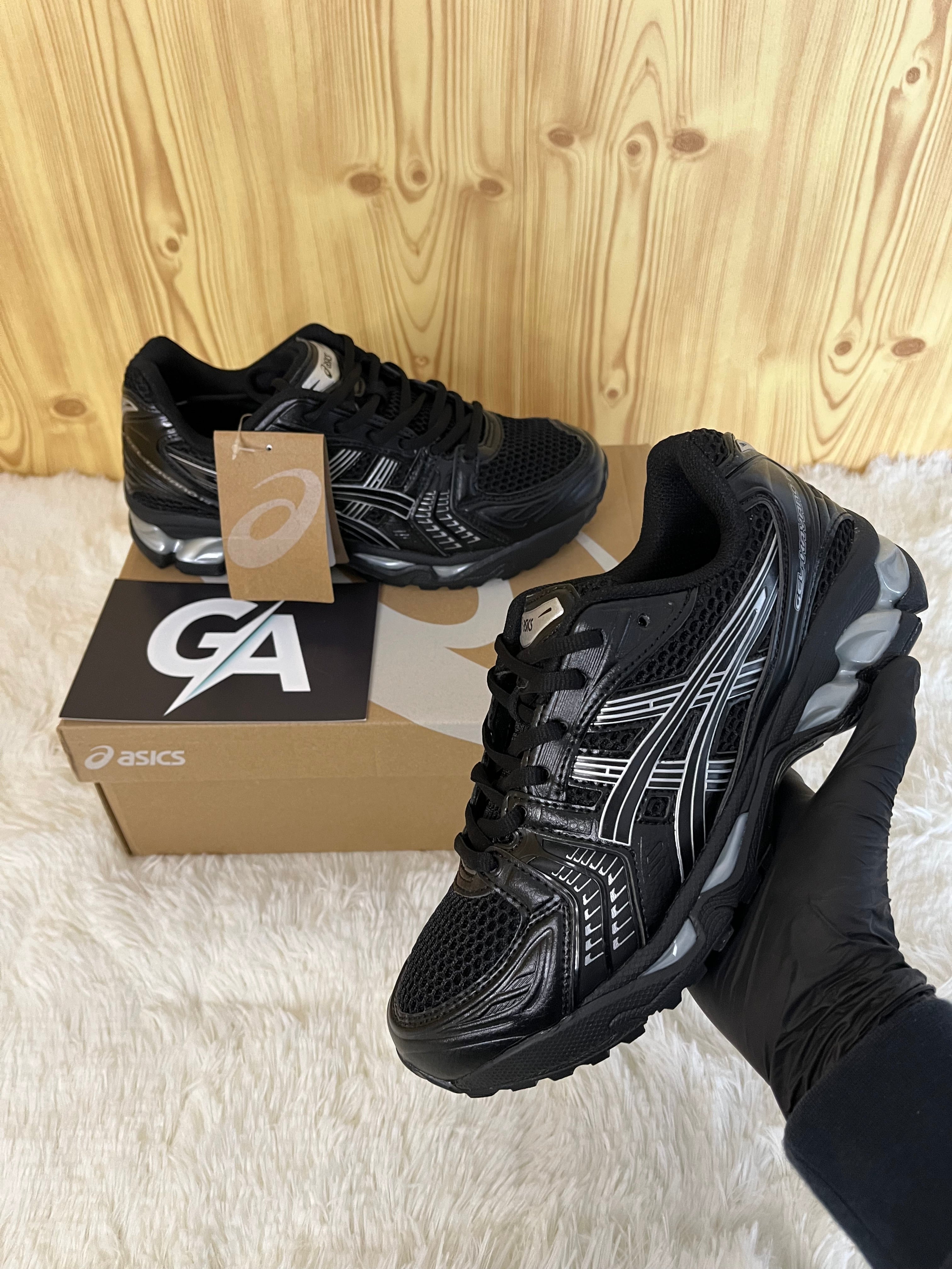 Asics Kayano 14